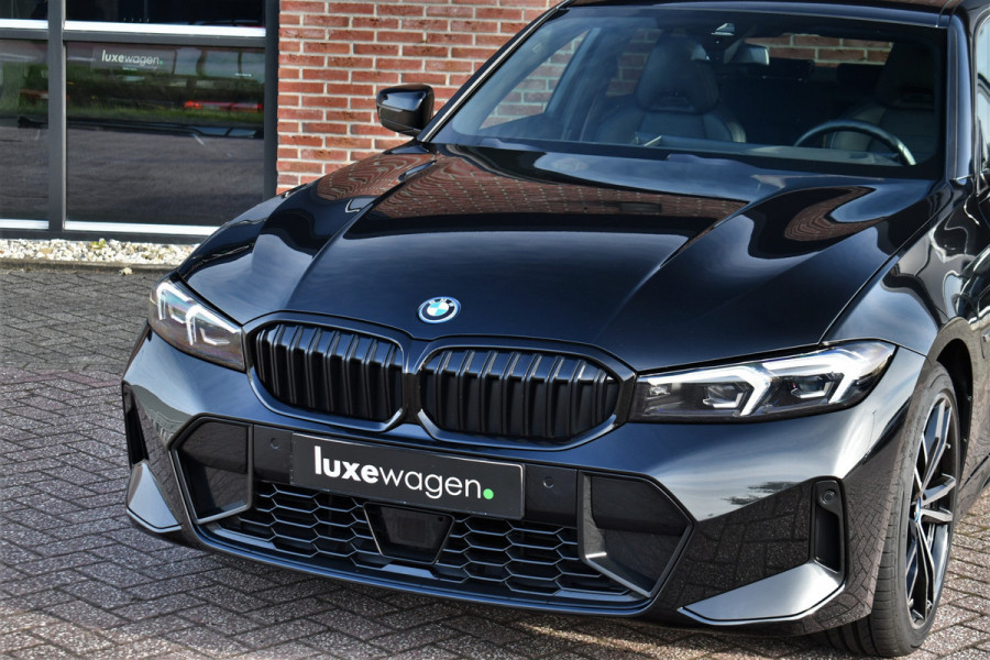 BMW 3-serie 330e xDrive M-Sport Pro Pano M-zetels ACC HUD 19inch El-klep