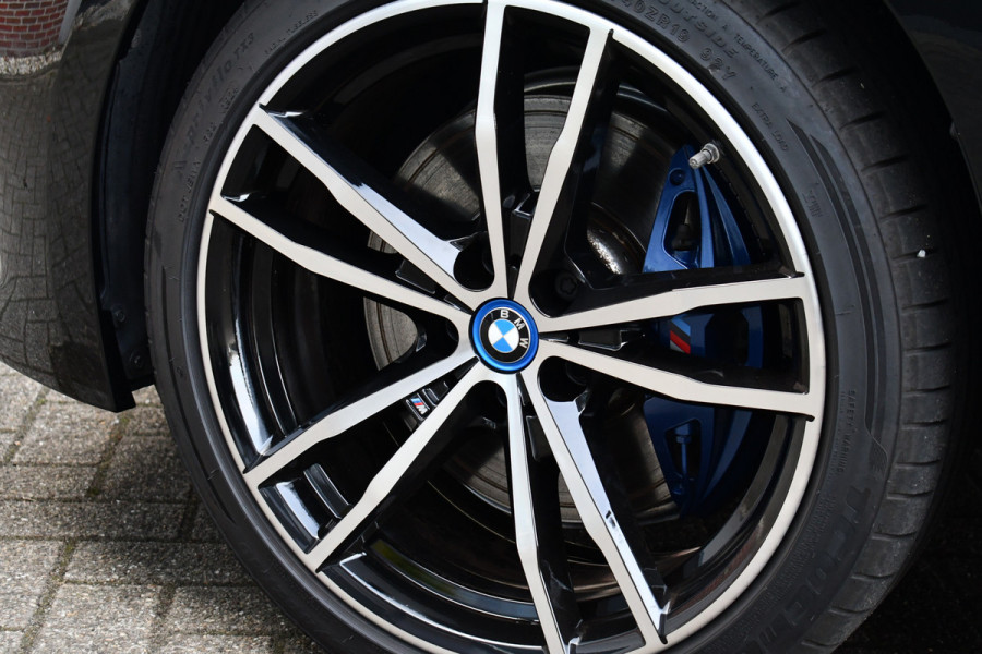BMW 3-serie 330e xDrive M-Sport Pro Pano M-zetels ACC HUD 19inch El-klep