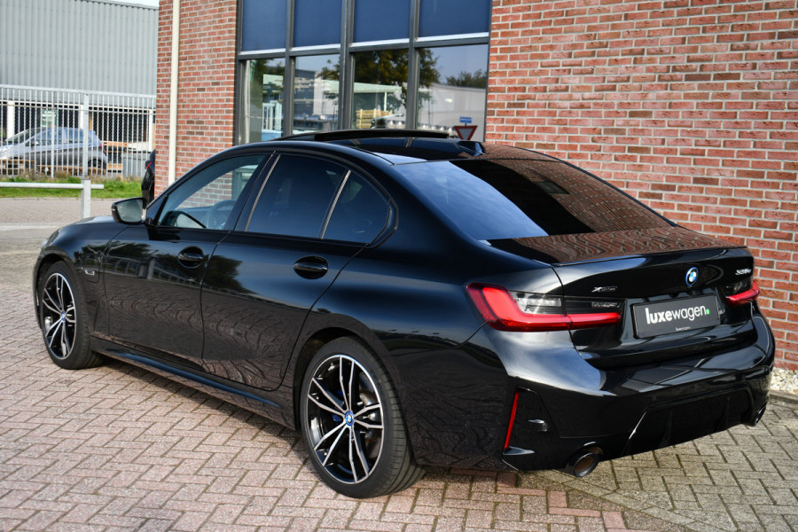 BMW 3-serie 330e xDrive M-Sport Pro Pano M-zetels ACC HUD 19inch El-klep