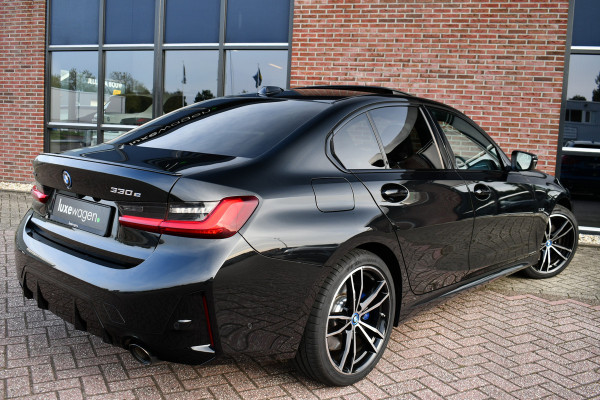 BMW 3-serie 330e xDrive M-Sport Pro Pano M-zetels ACC HUD 19inch El-klep