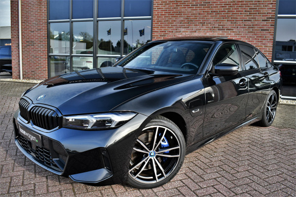 BMW 3-serie 330e xDrive M-Sport Pro Pano M-zetels ACC HUD 19inch El-klep