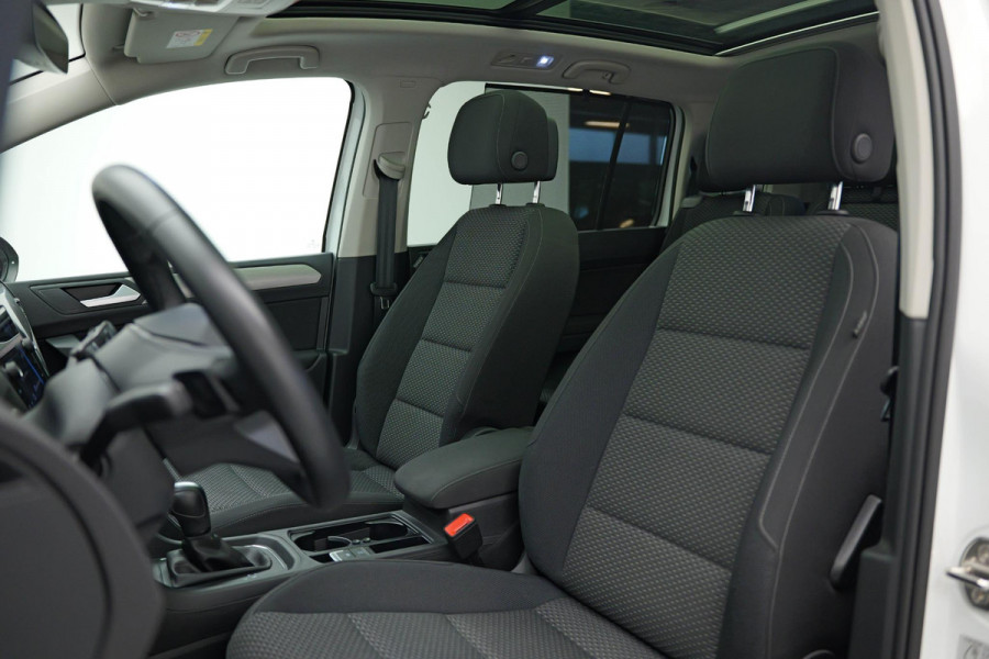 Volkswagen Touran 1.5 TSI Business 7p |Pano|Virtual|Keyless|Dodehoek|ACC|Camera|
