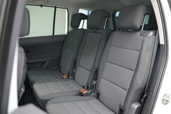 Volkswagen Touran 1.5 TSI Business 7p |Pano|Virtual|Keyless|Dodehoek|ACC|Camera|