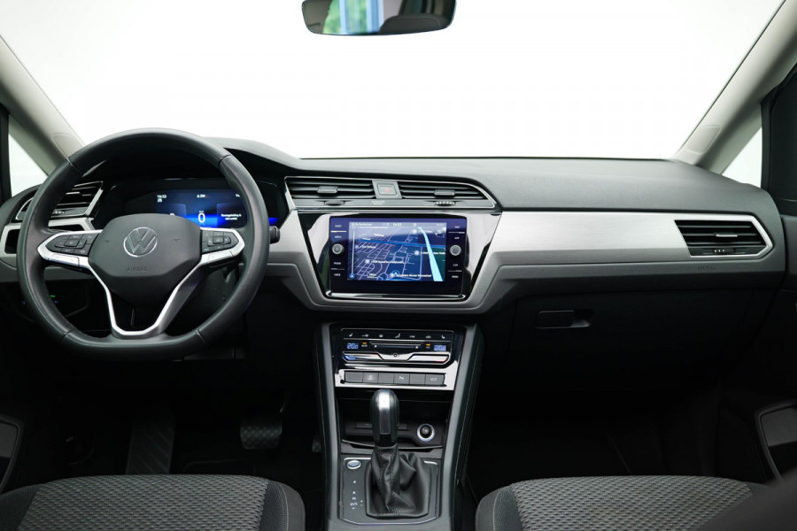 Volkswagen Touran 1.5 TSI Business 7p |Pano|Virtual|Keyless|Dodehoek|ACC|Camera|