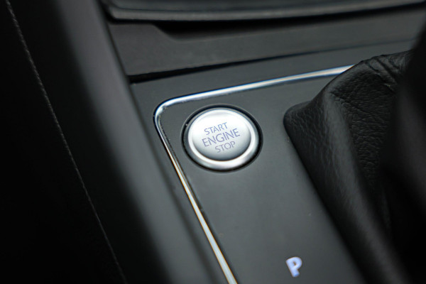 Volkswagen Touran 1.5 TSI Business 7p |Pano|Virtual|Keyless|Dodehoek|ACC|Camera|
