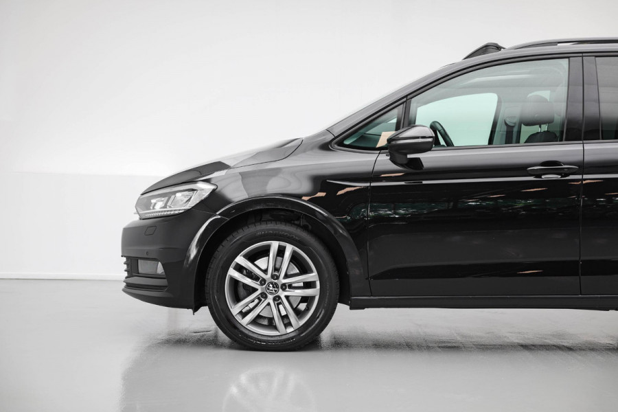 Volkswagen Touran 1.5 TSI Business 7p |Pano|Virtual|Keyless|Dodehoek|ACC|Camera|