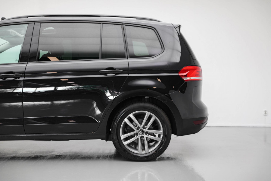 Volkswagen Touran 1.5 TSI Business 7p |Pano|Virtual|Keyless|Dodehoek|ACC|Camera|
