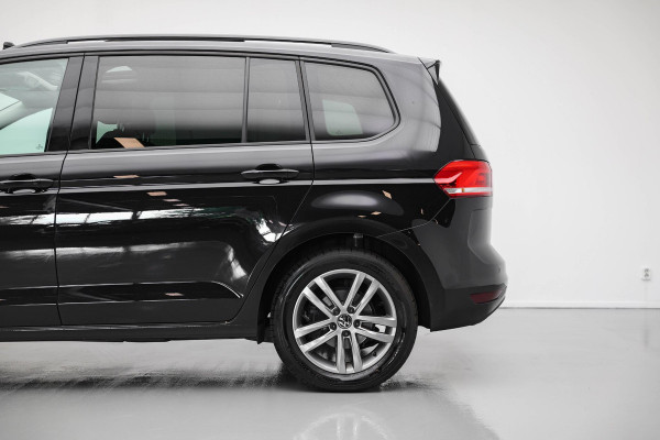 Volkswagen Touran 1.5 TSI Business 7p |Pano|Virtual|Keyless|Dodehoek|ACC|Camera|
