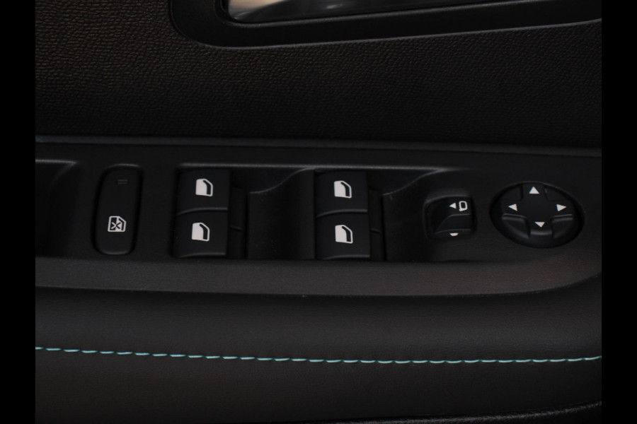 Peugeot 208 1.2 PureTech 100pk Automaat Allure Pack Climate control Adaptive cruise control LED Achteruitrijcamera Parkeersensor achter Verwarmde voorstoelen Apple Carplay/ Android Auto