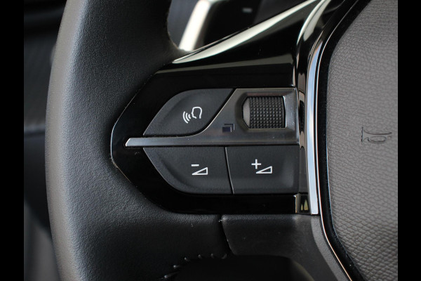 Peugeot 208 1.2 PureTech 100pk Automaat Allure Pack Climate control Adaptive cruise control LED Achteruitrijcamera Parkeersensor achter Verwarmde voorstoelen Apple Carplay/ Android Auto