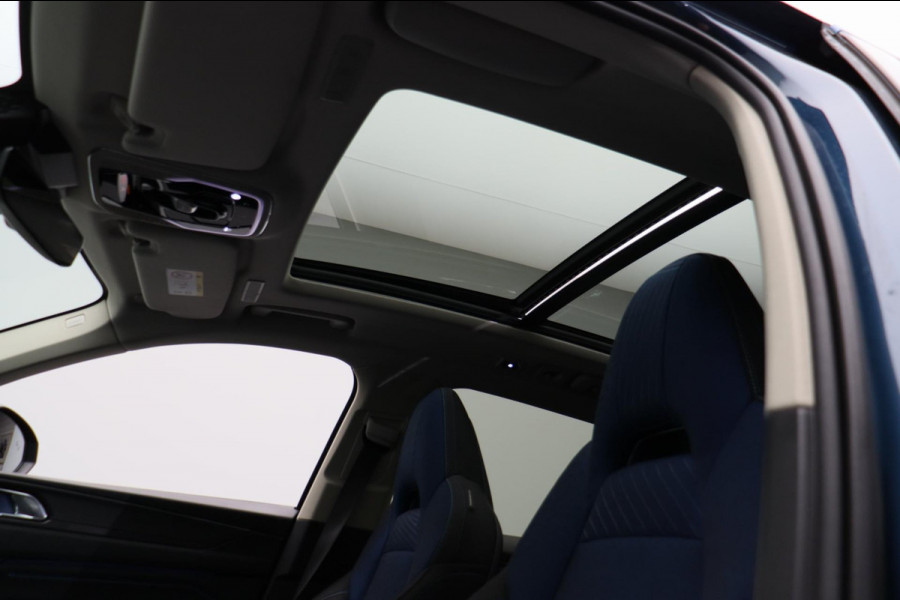 Lynk & Co 01 1.5 261PK Plug-in Hybrid *trekhaak* /Pano/dak Apple/Carplay Adaptive/Cruise