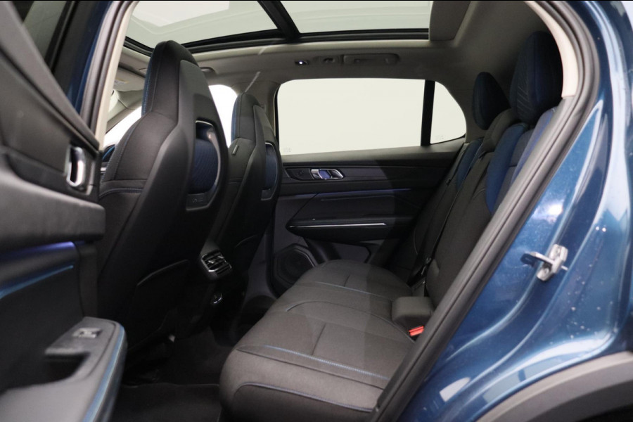 Lynk & Co 01 1.5 261PK Plug-in Hybrid *trekhaak* /Pano/dak Apple/Carplay Adaptive/Cruise