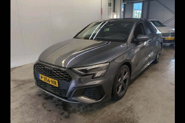 Audi A3 Limousine 30 TFSI S edition | Navi | Virtual | Stoel Verwarming |