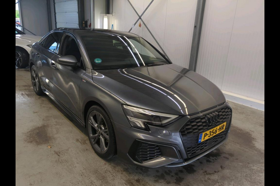 Audi A3 Limousine 30 TFSI S edition | Navi | Virtual | Stoel Verwarming |