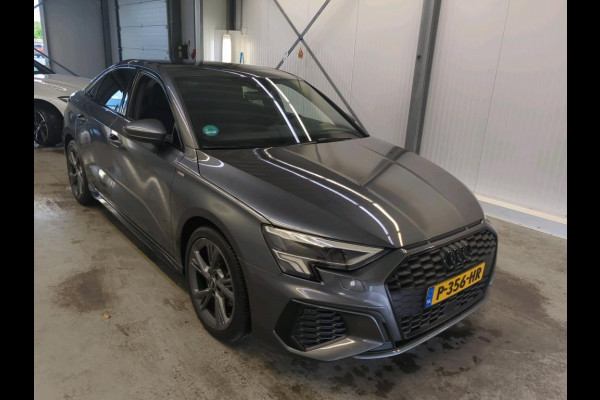 Audi A3 Limousine 30 TFSI S edition | Navi | Virtual | Stoel Verwarming |