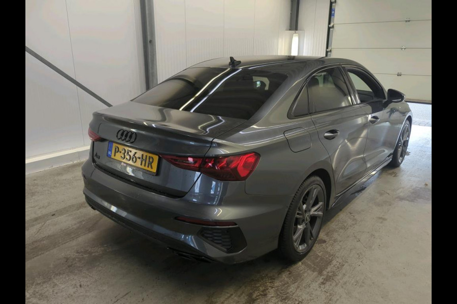 Audi A3 Limousine 30 TFSI S edition | Navi | Virtual | Stoel Verwarming |