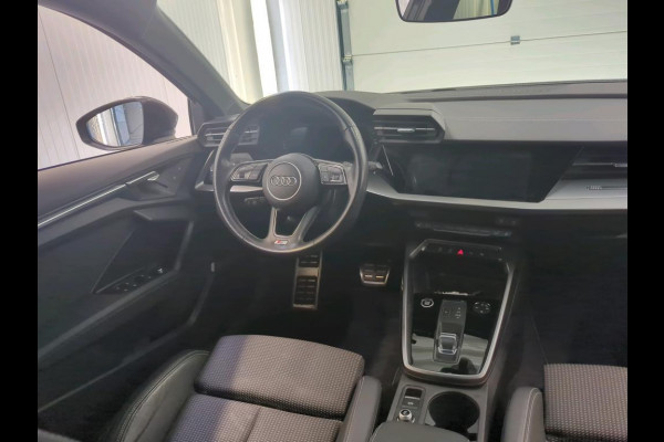 Audi A3 Limousine 30 TFSI S edition | Navi | Virtual | Stoel Verwarming |