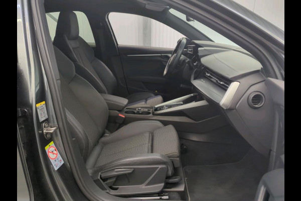 Audi A3 Limousine 30 TFSI S edition | Navi | Virtual | Stoel Verwarming |