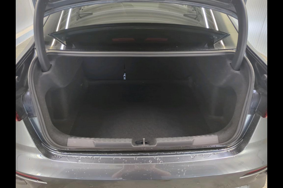 Audi A3 Limousine 30 TFSI S edition | Navi | Virtual | Stoel Verwarming |