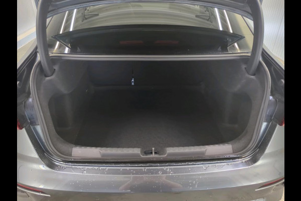 Audi A3 Limousine 30 TFSI S edition | Navi | Virtual | Stoel Verwarming |
