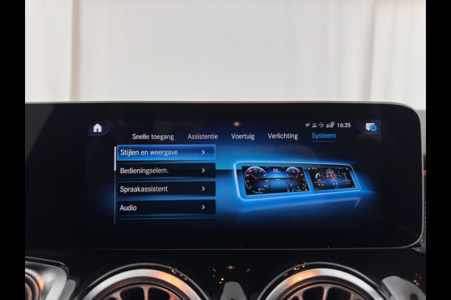Mercedes-Benz Glb 180 d Business Solution Luxury [ 7-Pers. ] (INCL-BTW) Aut. *LUXURY-LEATHER | FULL-LED | AMBIENT-LIGHT | WIDESCREEN-DIGI-COCKPIT | HEATED-COMFORTSEATS | CAMERA | DAB+ | NAVI-FULLMAP | ECC | MEMORY-PACK | PDC | CRUISE | PRIVACY-GLASS |