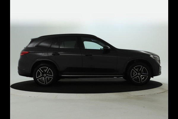 Mercedes-Benz GLC 300 e 4MATIC AMG Plug-In Hybride | AMG Line | Night Pakket | Trekhaak | Alarm Klasse 3 | Distronic | Memory Voorstoelen | Stuur en Stoelverwarming. Inclusief 24 maanden MB Certified garantie voor Europa.