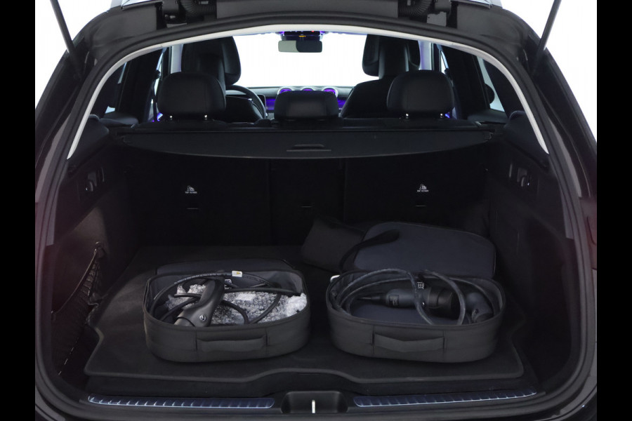 Mercedes-Benz GLC 300 e 4MATIC AMG Plug-In Hybride | AMG Line | Night Pakket | Trekhaak | Alarm Klasse 3 | Distronic | Memory Voorstoelen | Stuur en Stoelverwarming. Inclusief 24 maanden MB Certified garantie voor Europa.