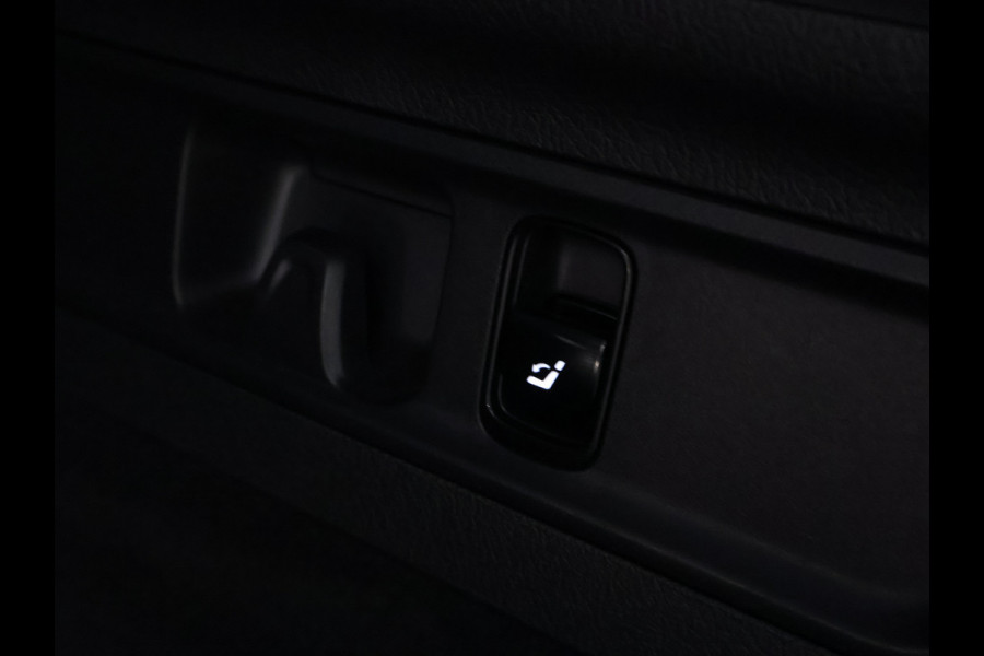 Mercedes-Benz GLC 300 e 4MATIC AMG Plug-In Hybride | AMG Line | Night Pakket | Trekhaak | Alarm Klasse 3 | Distronic | Memory Voorstoelen | Stuur en Stoelverwarming. Inclusief 24 maanden MB Certified garantie voor Europa.