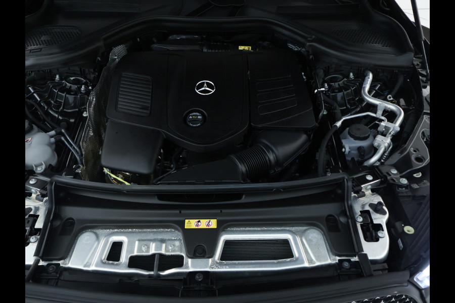 Mercedes-Benz GLC 300 e 4MATIC AMG Plug-In Hybride | AMG Line | Night Pakket | Trekhaak | Alarm Klasse 3 | Distronic | Memory Voorstoelen | Stuur en Stoelverwarming. Inclusief 24 maanden MB Certified garantie voor Europa.