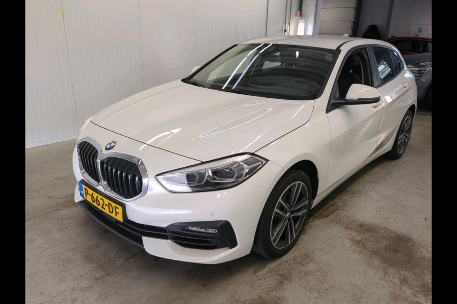 BMW 1-serie 116d Business Ed. | Navi | Live Cockpit | Led |