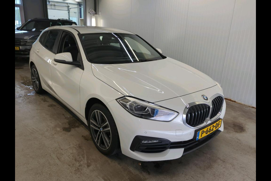 BMW 1-serie 116d Business Ed. | Navi | Live Cockpit | Led |