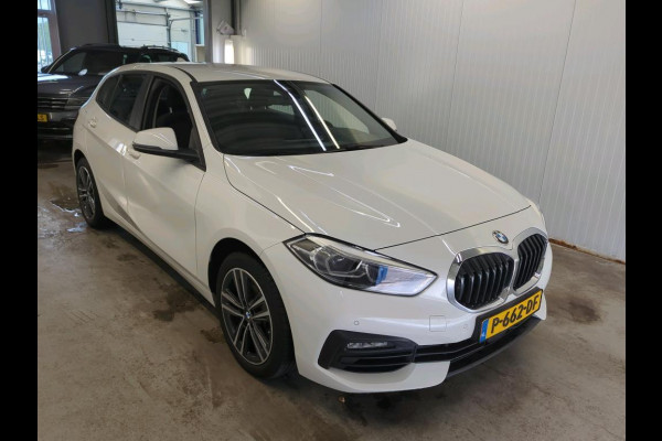 BMW 1-serie 116d Business Ed. | Navi | Live Cockpit | Led |