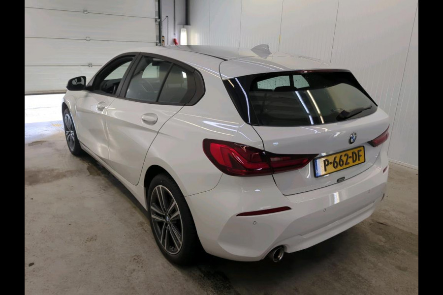 BMW 1-serie 116d Business Ed. | Navi | Live Cockpit | Led |