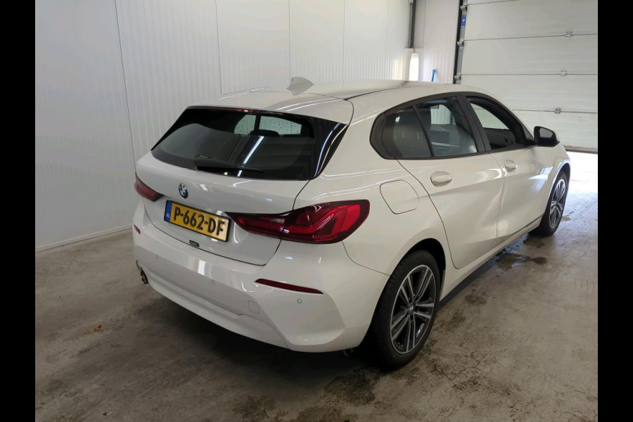 BMW 1-serie 116d Business Ed. | Navi | Live Cockpit | Led |