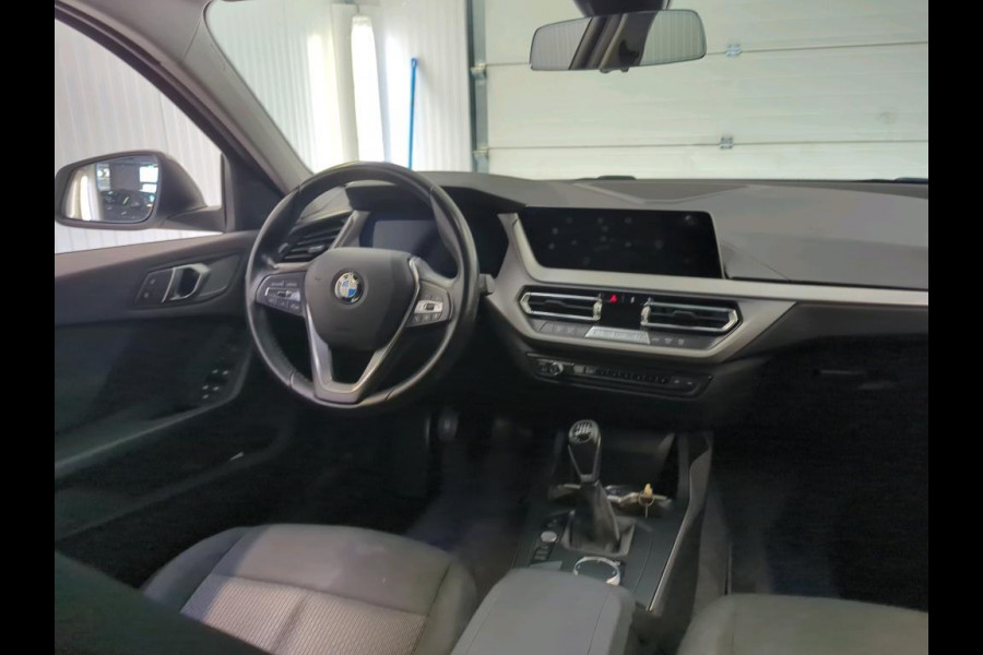 BMW 1-serie 116d Business Ed. | Navi | Live Cockpit | Led |
