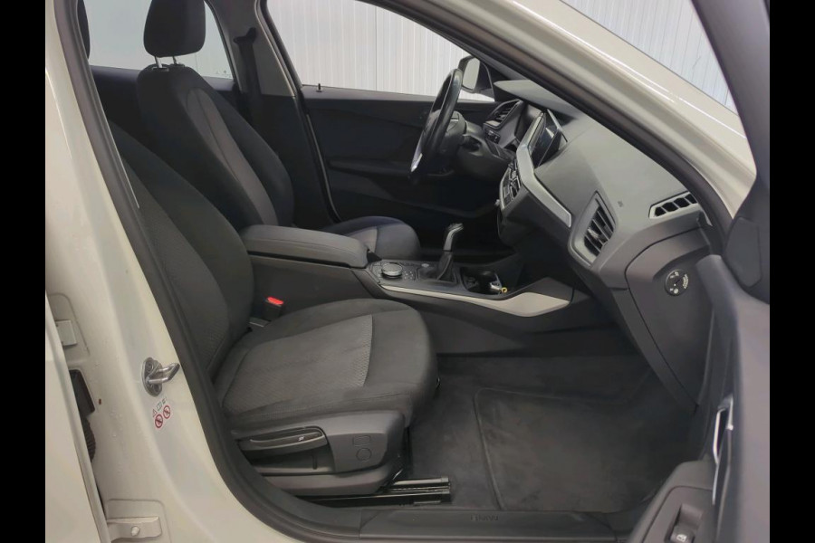BMW 1-serie 116d Business Ed. | Navi | Live Cockpit | Led |