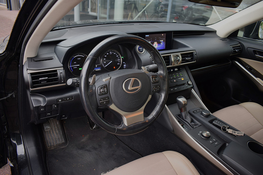 Lexus IS 300h Hybrid Business Line | Apple CarPlay | Half Leer | Camera | Climate
