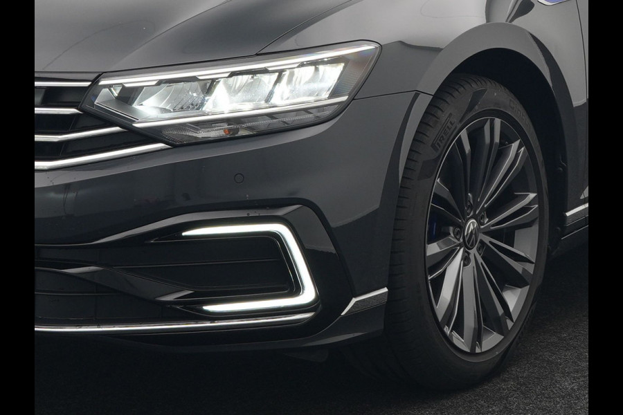 Volkswagen Passat Variant 1.4 TSI PHEV GTE Business Plug In Hybrid 218pk PHEV | Trekhaak Af Fabriek | Adaptive Cruise | Alcantara Sportstoelen Massage & Verwarmd | Camera | Apple Carplay | Stuur Verwarmd | Virtual | Navigatie | DAB |