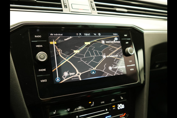 Volkswagen Passat Variant 1.4 TSI PHEV GTE Business Plug In Hybrid 218pk PHEV | Trekhaak Af Fabriek | Adaptive Cruise | Alcantara Sportstoelen Massage & Verwarmd | Camera | Apple Carplay | Stuur Verwarmd | Virtual | Navigatie | DAB |