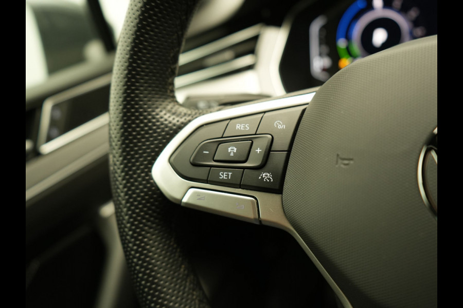 Volkswagen Passat Variant 1.4 TSI PHEV GTE Business Plug In Hybrid 218pk PHEV | Trekhaak Af Fabriek | Adaptive Cruise | Alcantara Sportstoelen Massage & Verwarmd | Camera | Apple Carplay | Stuur Verwarmd | Virtual | Navigatie | DAB |