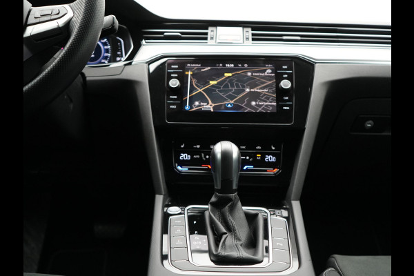 Volkswagen Passat Variant 1.4 TSI PHEV GTE Business Plug In Hybrid 218pk PHEV | Trekhaak Af Fabriek | Adaptive Cruise | Alcantara Sportstoelen Massage & Verwarmd | Camera | Apple Carplay | Stuur Verwarmd | Virtual | Navigatie | DAB |