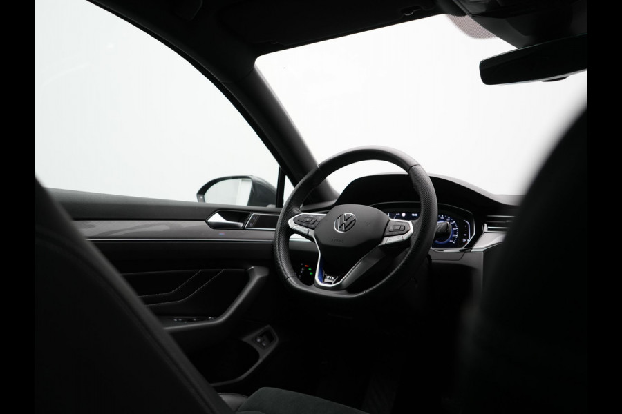 Volkswagen Passat Variant 1.4 TSI PHEV GTE Business Plug In Hybrid 218pk PHEV | Trekhaak Af Fabriek | Adaptive Cruise | Alcantara Sportstoelen Massage & Verwarmd | Camera | Apple Carplay | Stuur Verwarmd | Virtual | Navigatie | DAB |