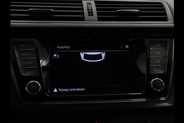 Škoda Fabia Combi 1.0 TSI Automaat Business Edition | Trekhaak | Navigatie | Apple Carplay/Android Auto | Parkeersensoren achter | Stoelverwarming | Cruise Control | Airco | | Lichtmetalen velgen Škoda Fabia Combi 1.0 TSI Automaat Business Edition | Trekhaak | Navigatie | Apple Carplay/Android Auto | Parkeersensoren achter | Stoelverwarming | Cruise Control | Airco | | Lichtmetalen velgen