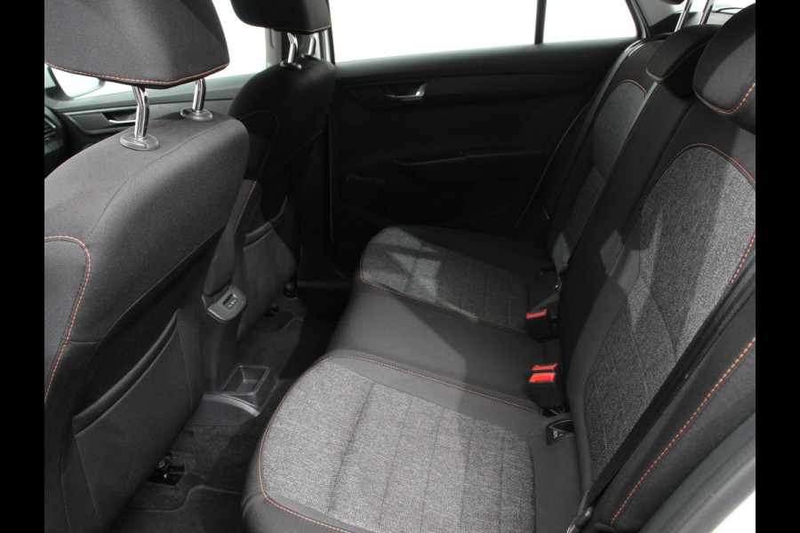 Škoda Fabia Combi 1.0 TSI Automaat Business Edition | Trekhaak | Navigatie | Apple Carplay/Android Auto | Parkeersensoren achter | Stoelverwarming | Cruise Control | Airco | | Lichtmetalen velgen Škoda Fabia Combi 1.0 TSI Automaat Business Edition | Trekhaak | Navigatie | Apple Carplay/Android Auto | Parkeersensoren achter | Stoelverwarming | Cruise Control | Airco | | Lichtmetalen velgen