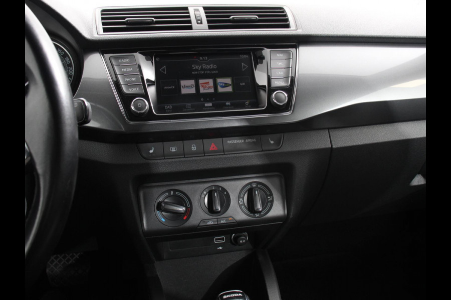 Škoda Fabia Combi 1.0 TSI Automaat Business Edition | Trekhaak | Navigatie | Apple Carplay/Android Auto | Parkeersensoren achter | Stoelverwarming | Cruise Control | Airco | | Lichtmetalen velgen Škoda Fabia Combi 1.0 TSI Automaat Business Edition | Trekhaak | Navigatie | Apple Carplay/Android Auto | Parkeersensoren achter | Stoelverwarming | Cruise Control | Airco | | Lichtmetalen velgen