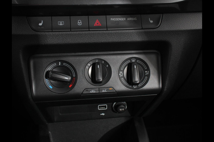 Škoda Fabia Combi 1.0 TSI Automaat Business Edition | Trekhaak | Navigatie | Apple Carplay/Android Auto | Parkeersensoren achter | Stoelverwarming | Cruise Control | Airco | | Lichtmetalen velgen Škoda Fabia Combi 1.0 TSI Automaat Business Edition | Trekhaak | Navigatie | Apple Carplay/Android Auto | Parkeersensoren achter | Stoelverwarming | Cruise Control | Airco | | Lichtmetalen velgen