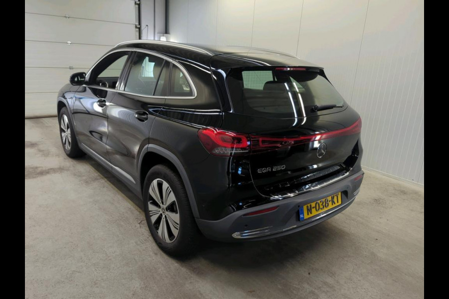 Mercedes-Benz EQA 250 Business Sol. Luxury 67 kWh | Navi | Camera | Sfeer Verlichting |