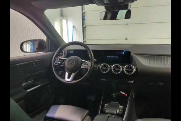 Mercedes-Benz EQA 250 Business Sol. Luxury 67 kWh | Navi | Camera | Sfeer Verlichting |