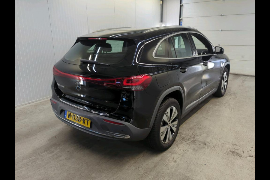 Mercedes-Benz EQA 250 Business Sol. Luxury 67 kWh | Navi | Camera | Sfeer Verlichting |