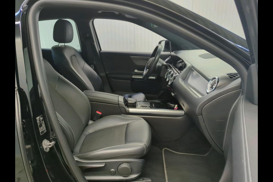 Mercedes-Benz EQA 250 Business Sol. Luxury 67 kWh | Navi | Camera | Sfeer Verlichting |